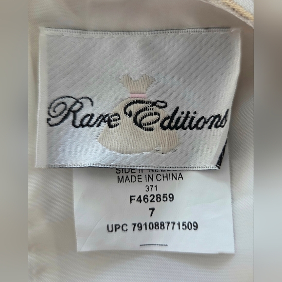 NEW RARE EDITIONS GOLD FORMAL DRESS. - Picture 4 of 6